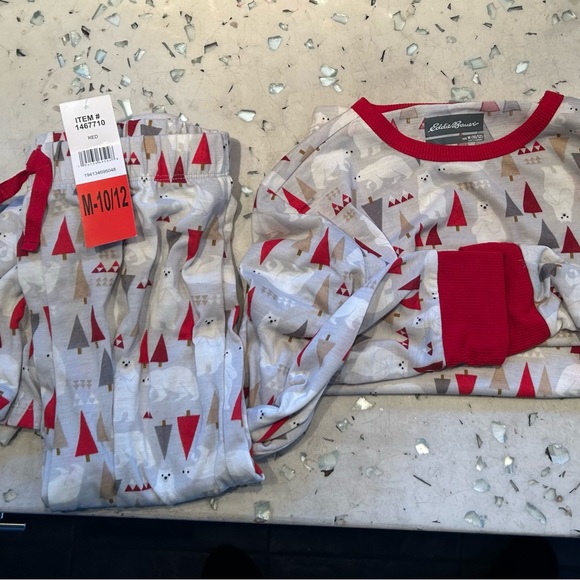 Pajama set - Picture 1 of 3